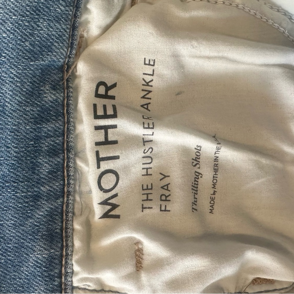 MOTHER The Hustler Ankle Fray jeans in Thrilling shots - Picture 5 of 6